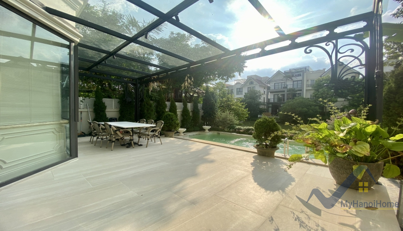 Cho thuê biệt thự Vinhomes Riverside có bể bơi, căn đơn lập 9