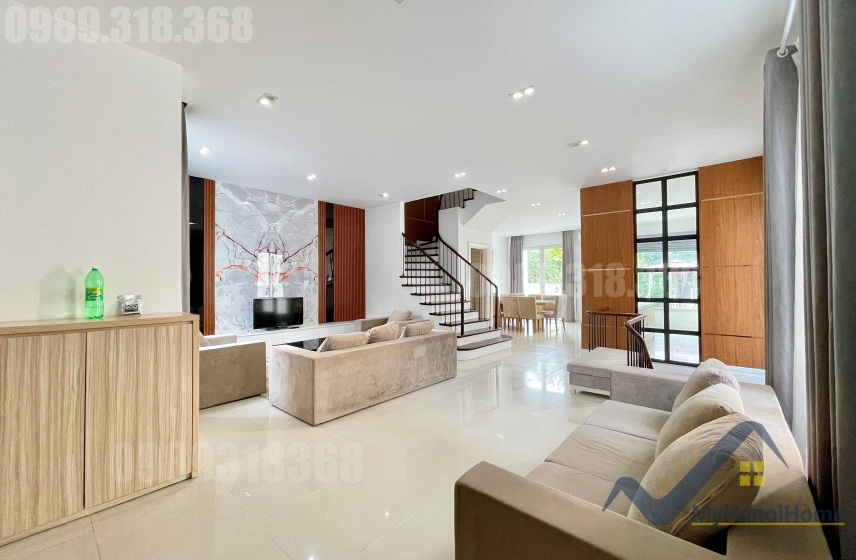 Cho thuê biệt thự Vinhomes Riverside có sân rộng, đủ đồ 1