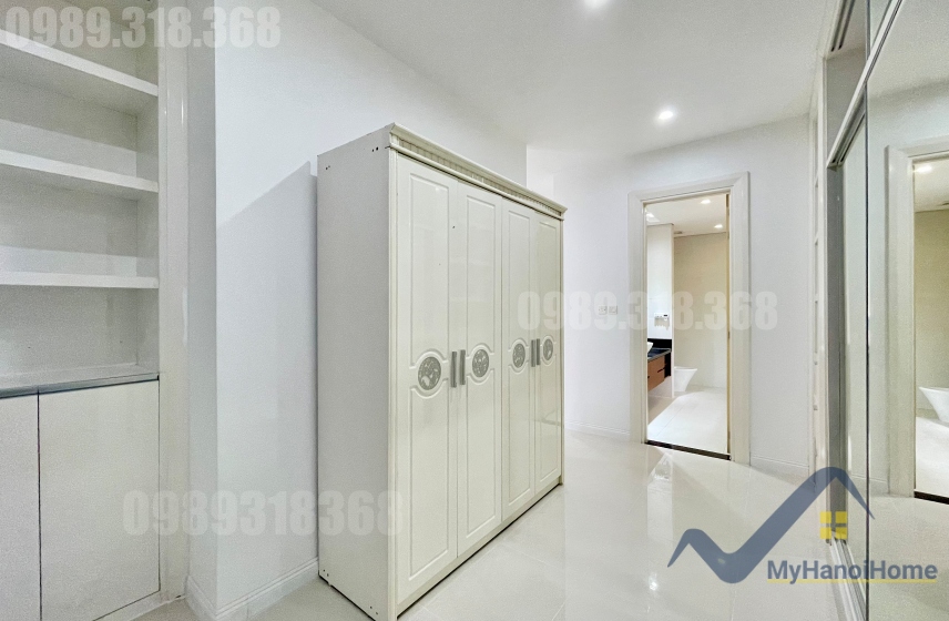 Cho thuê biệt thự Vinhomes Riverside có sân rộng, đủ đồ 10