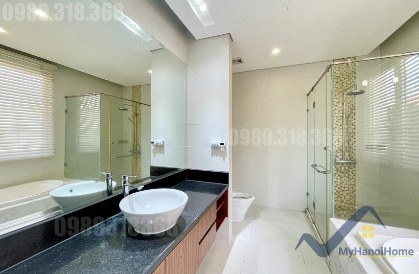 Cho thuê biệt thự Vinhomes Riverside có sân rộng, đủ đồ 11