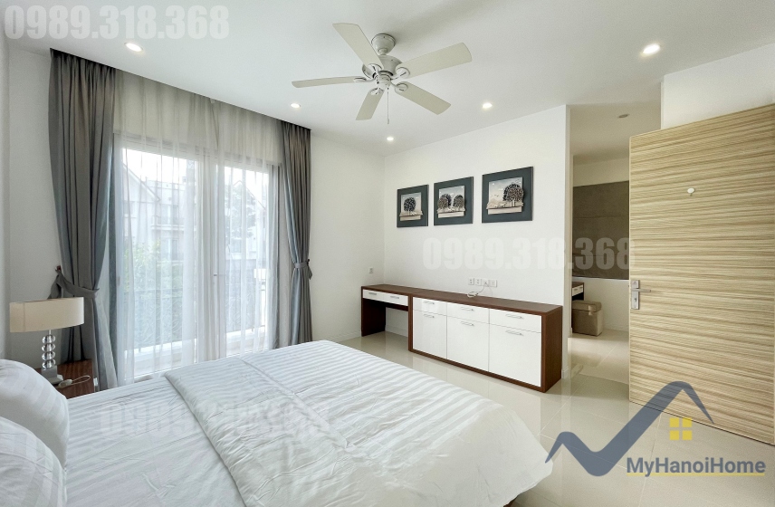 Cho thuê biệt thự Vinhomes Riverside có sân rộng, đủ đồ 13