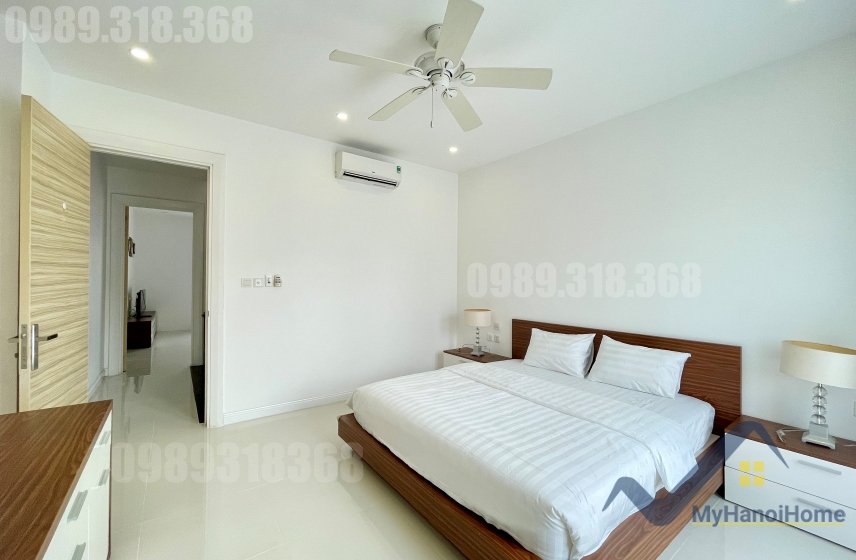 Cho thuê biệt thự Vinhomes Riverside có sân rộng, đủ đồ 14