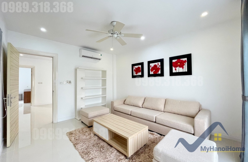 Cho thuê biệt thự Vinhomes Riverside có sân rộng, đủ đồ 18