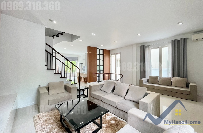 Cho thuê biệt thự Vinhomes Riverside có sân rộng, đủ đồ 2