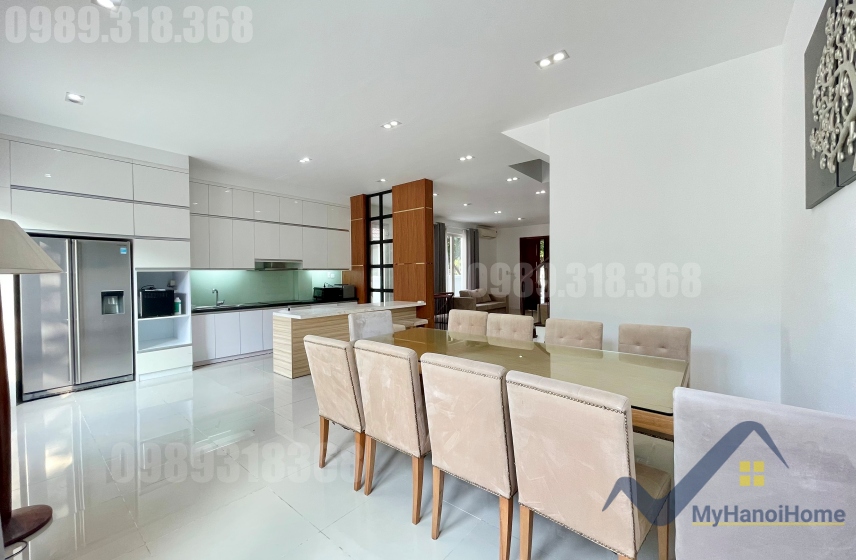 Cho thuê biệt thự Vinhomes Riverside có sân rộng, đủ đồ 4