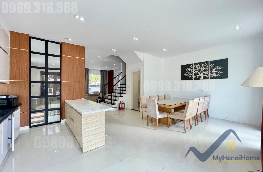 Cho thuê biệt thự Vinhomes Riverside có sân rộng, đủ đồ 5