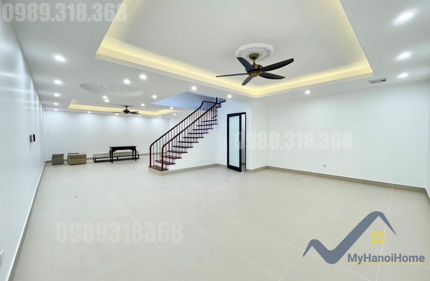 Cho thuê biệt thự Vinhomes Riverside có sân rộng, đủ đồ 7