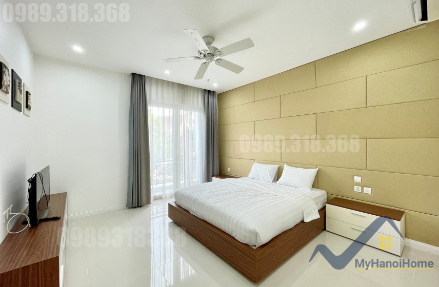 Cho thuê biệt thự Vinhomes Riverside có sân rộng, đủ đồ 8