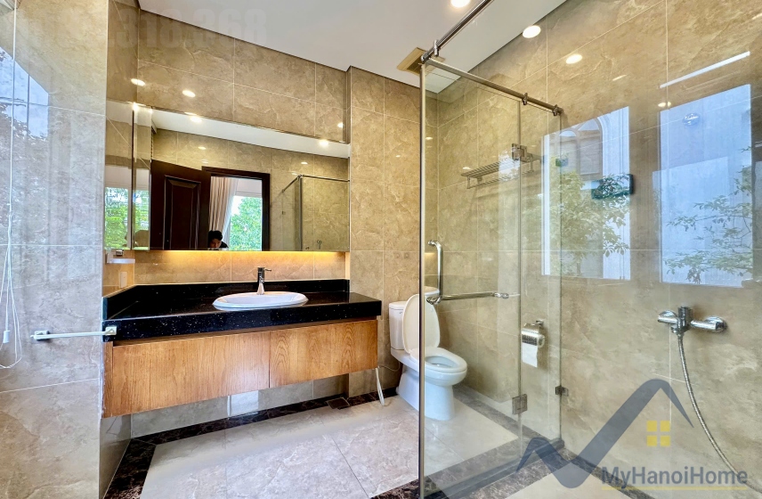 Cho thuê biệt thự Vinhomes Riverside có sân vườn, thang máy 11