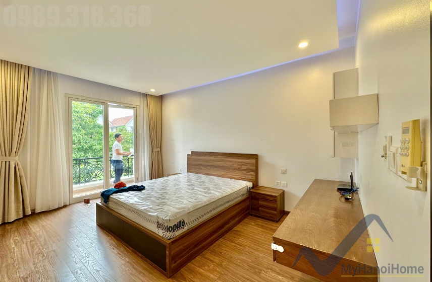 Cho thuê biệt thự Vinhomes Riverside có sân vườn, thang máy 13