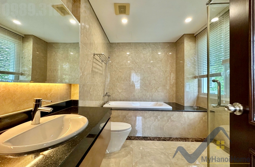 Cho thuê biệt thự Vinhomes Riverside có sân vườn, thang máy 14