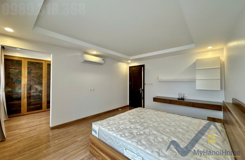 Cho thuê biệt thự Vinhomes Riverside có sân vườn, thang máy 16
