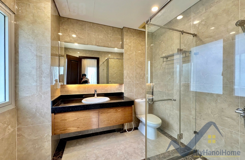 Cho thuê biệt thự Vinhomes Riverside có sân vườn, thang máy 17