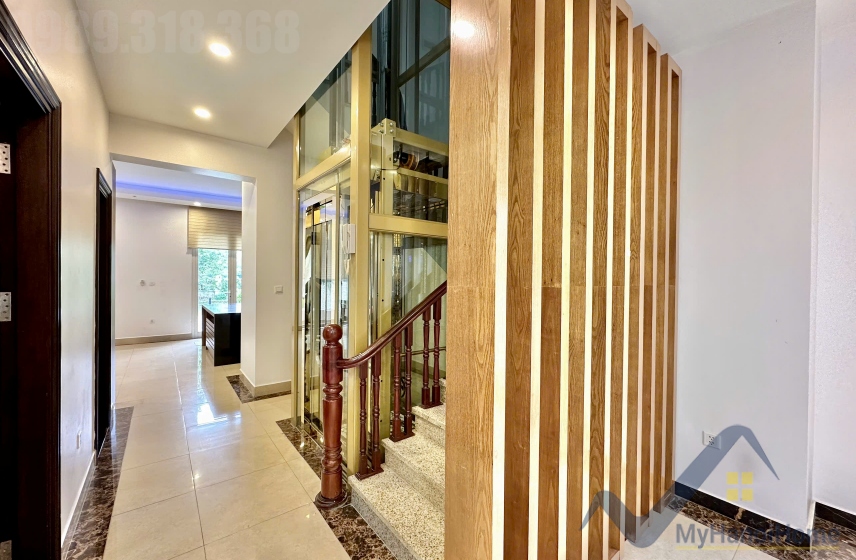 Cho thuê biệt thự Vinhomes Riverside có sân vườn, thang máy 2