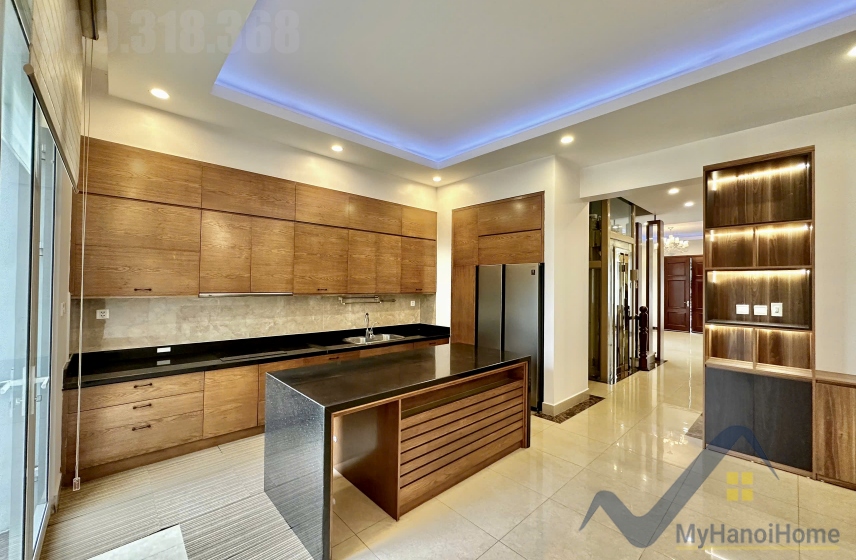 Cho thuê biệt thự Vinhomes Riverside có sân vườn, thang máy 3