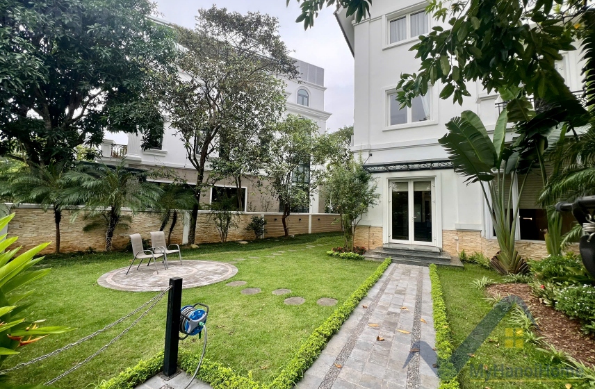 Cho thuê biệt thự Vinhomes Riverside có sân vườn, thang máy 6
