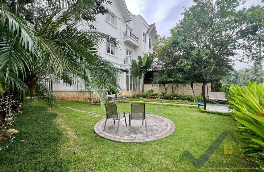 Cho thuê biệt thự Vinhomes Riverside có sân vườn, thang máy 7