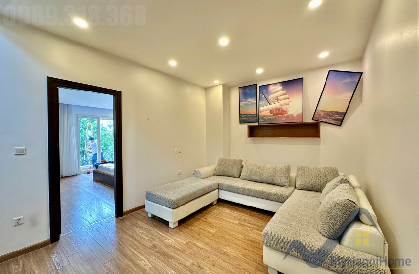 Cho thuê biệt thự Vinhomes Riverside có sân vườn, thang máy 8