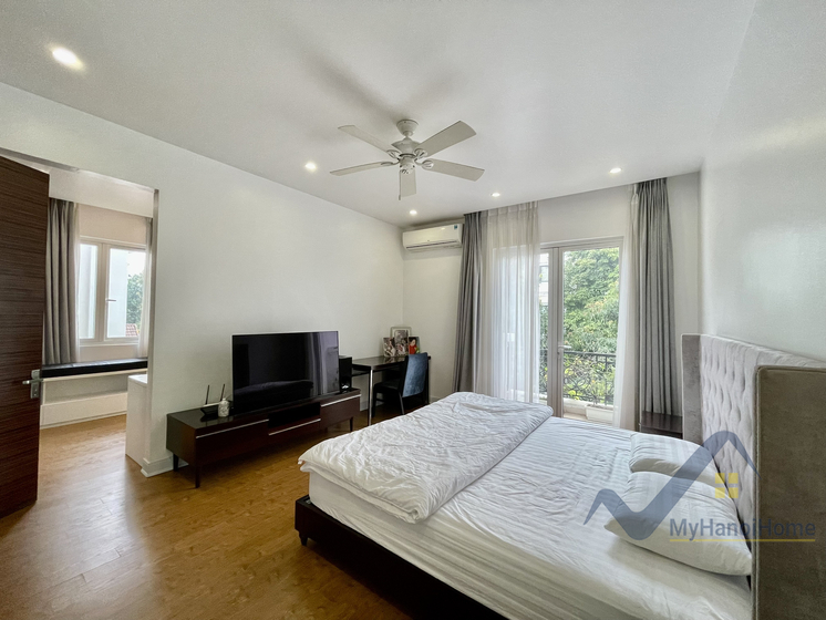 Cho thuê biệt thự Vinhomes Riverside full đồ 4PN 10