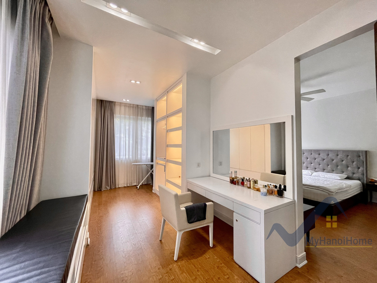Cho thuê biệt thự Vinhomes Riverside full đồ 4PN 12
