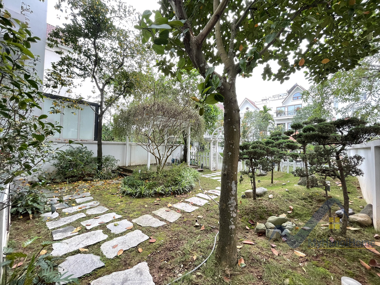 Cho thuê biệt thự Vinhomes Riverside full đồ 4PN 6