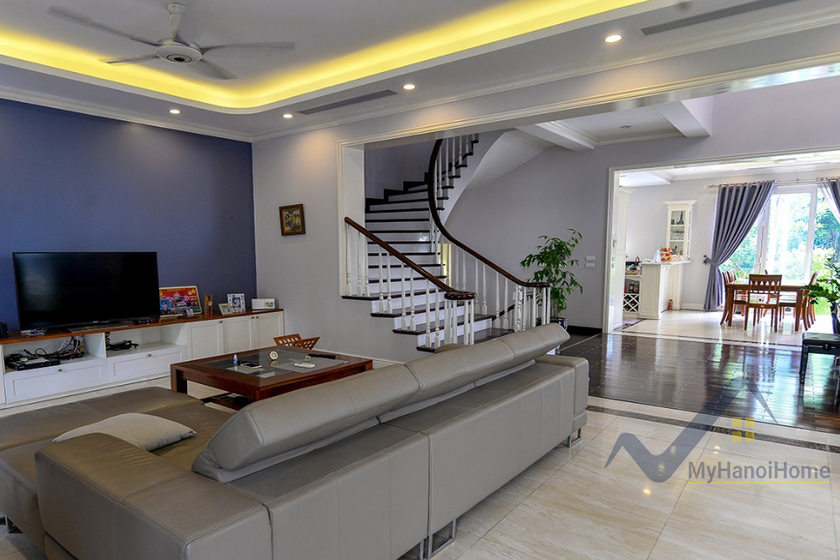 Cho thuê biệt thự Vinhomes Riverside Full đồ gần trường BIS 3
