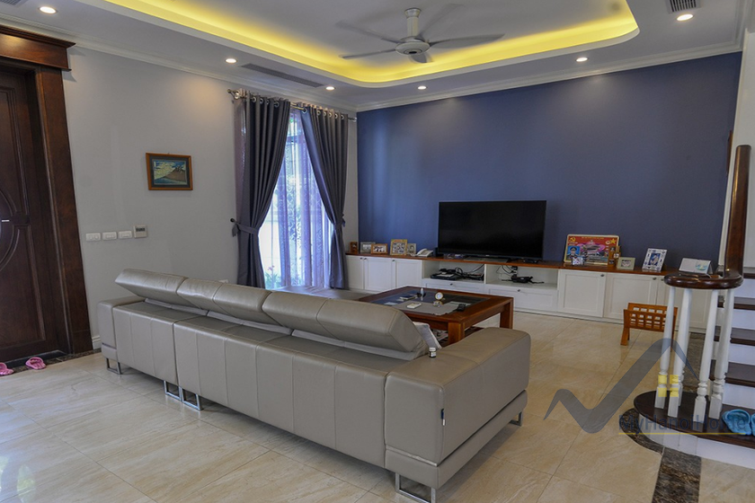 Cho thuê biệt thự Vinhomes Riverside Full đồ gần trường BIS 4