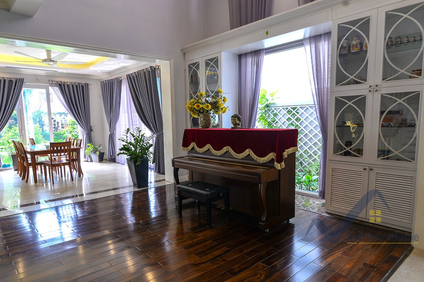 Cho thuê biệt thự Vinhomes Riverside Full đồ gần trường BIS 5