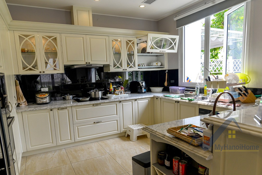 Cho thuê biệt thự Vinhomes Riverside Full đồ gần trường BIS 8