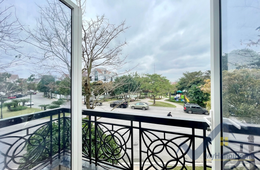 Cho thuê biệt thự Vinhomes Riverside full nội thất gần công viên 13