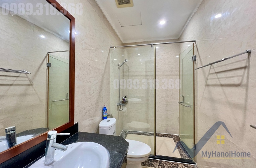 Cho thuê biệt thự Vinhomes Riverside Hoa Sữa, full nội thất gần sân Golf 11