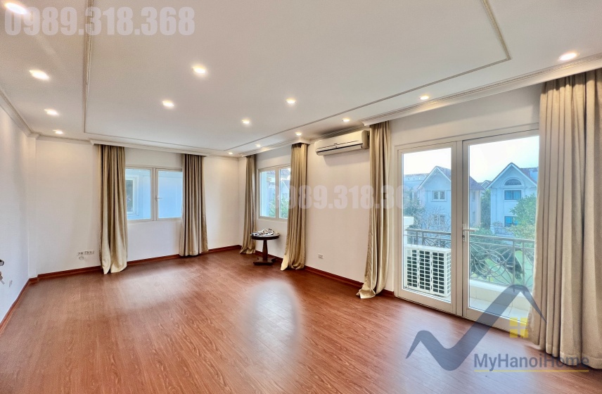 Cho thuê biệt thự Vinhomes Riverside Hoa Sữa, full nội thất gần sân Golf 12