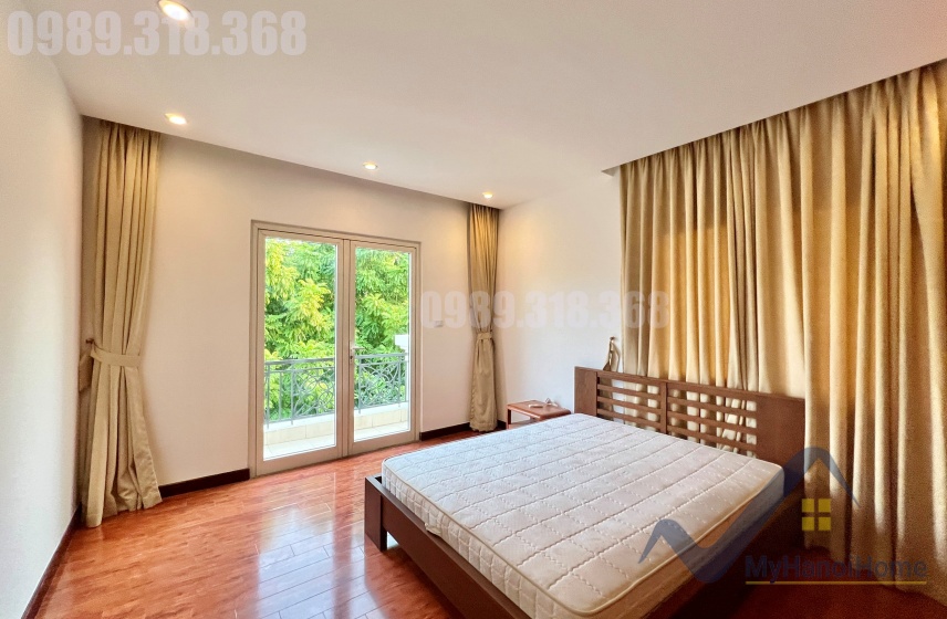 Cho thuê biệt thự Vinhomes Riverside Hoa Sữa, full nội thất gần sân Golf 15