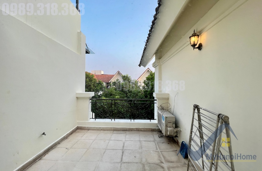 Cho thuê biệt thự Vinhomes Riverside Hoa Sữa, full nội thất gần sân Golf 18
