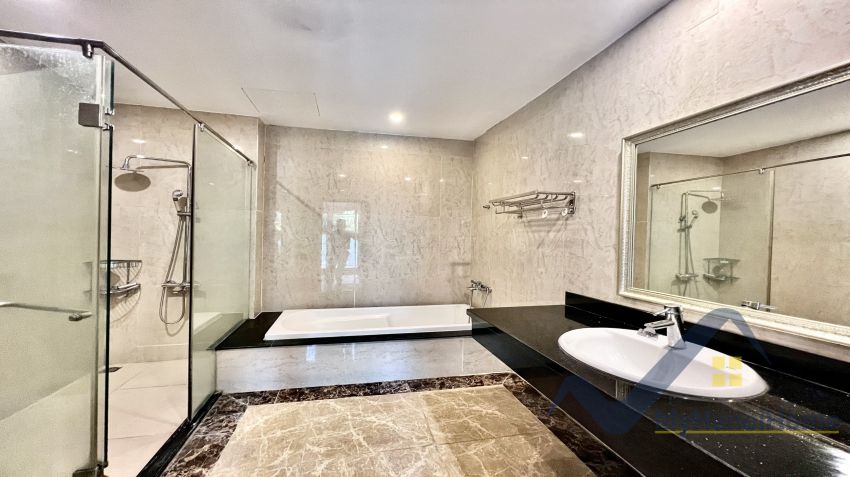 Cho thuê biệt thự Vinhomes Riverside khu Hoa Sữa full đồ 10