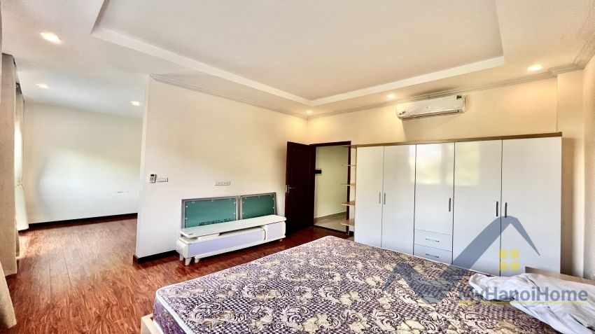 Cho thuê biệt thự Vinhomes Riverside khu Hoa Sữa full đồ 9