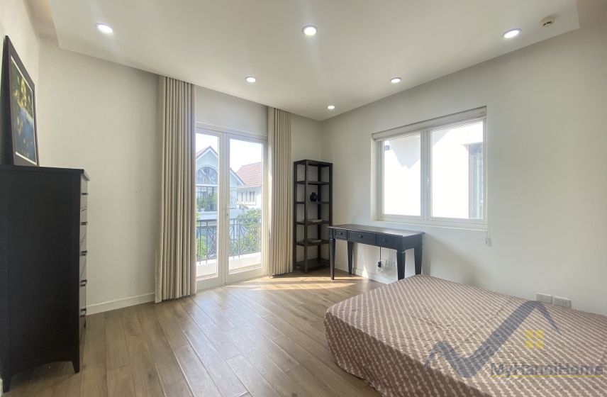 Cho thuê biệt thự Vinhomes Riverside nội thất hiện đại 16