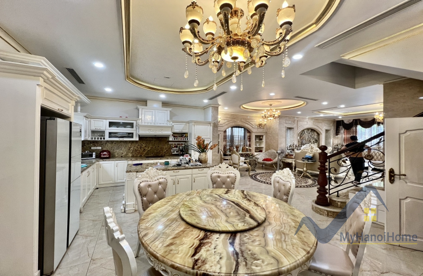 Cho thuê biệt thự Vinhomes Riverside nội thất tân cổ điển 2