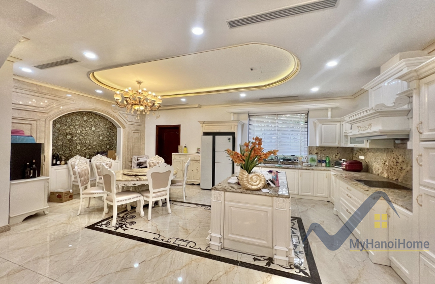 Cho thuê biệt thự Vinhomes Riverside nội thất tân cổ điển 3