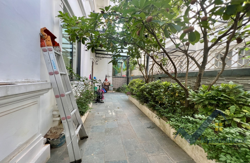 Cho thuê biệt thự Vinhomes Riverside nội thất tân cổ điển 4