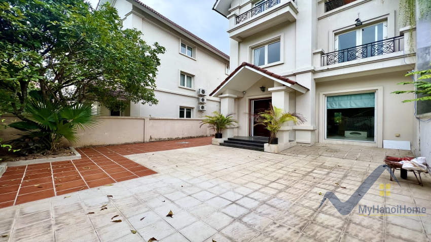 Cho thuê biệt thự Vinhomes Riverside song lập đủ đồ 1