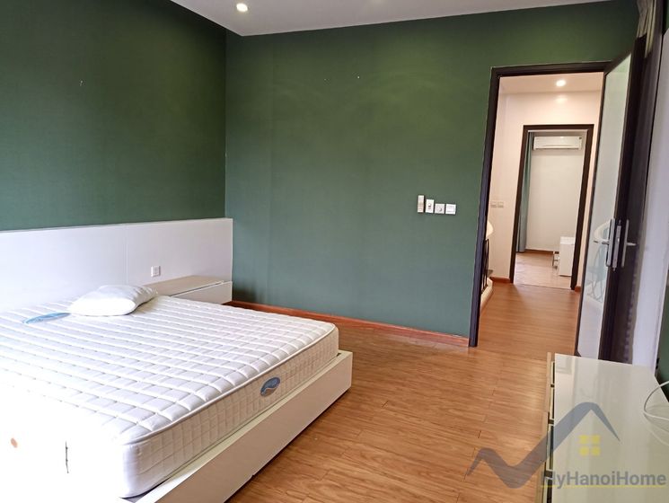 Cho thuê biệt thự Vinhomes Riverside song lập đủ đồ 9