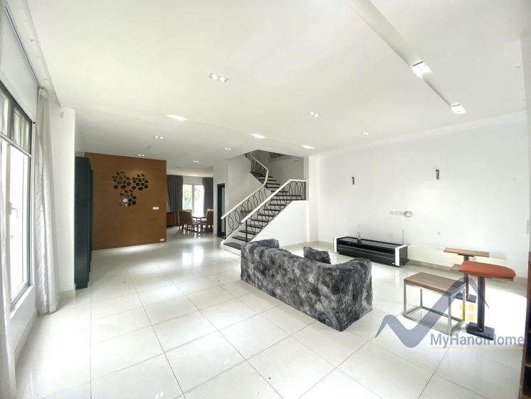 Cho thuê biệt thự Vinhomes Riverside song lập đủ đồ 1