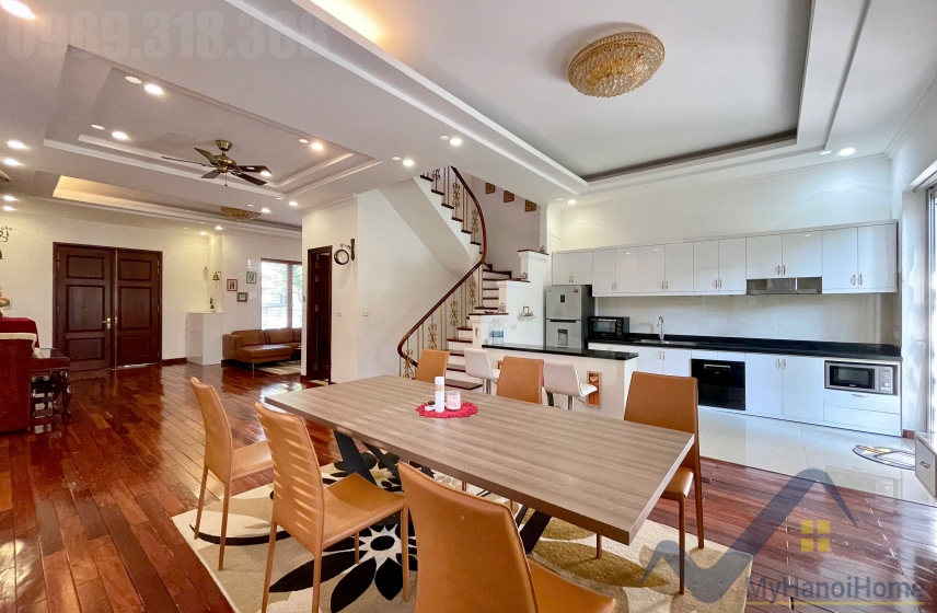 Cho thuê biệt thự Vinhomes Riverside trang bị full nội thất 4pn 4