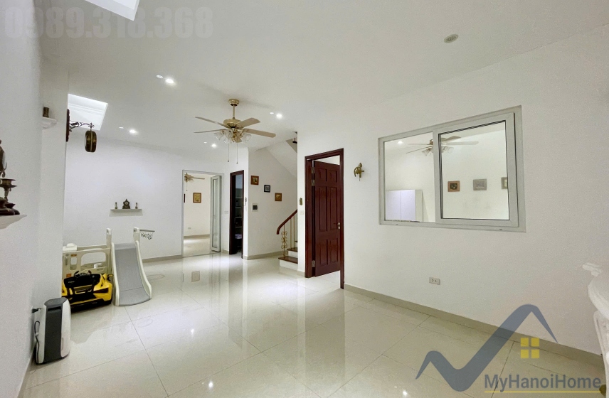Cho thuê biệt thự Vinhomes Riverside trang bị full nội thất 4pn 9
