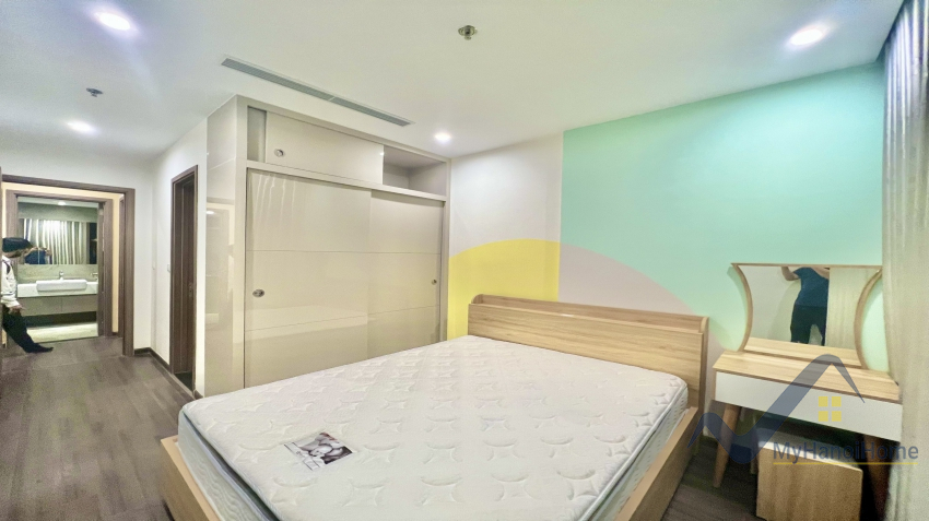 Cho thuê căn hộ Vinhomes Symphony 2PN 2WC đầy đủ nội thất 9