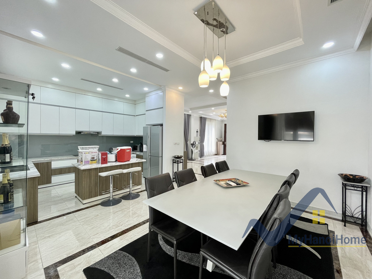 Cho thuê nhà liền kề Vinhome Riverside Long Biên full đồ 4