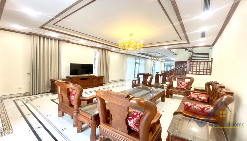 Cho thuê nhà Vinhomes Harmony có thang máy, gần Vinschool 2