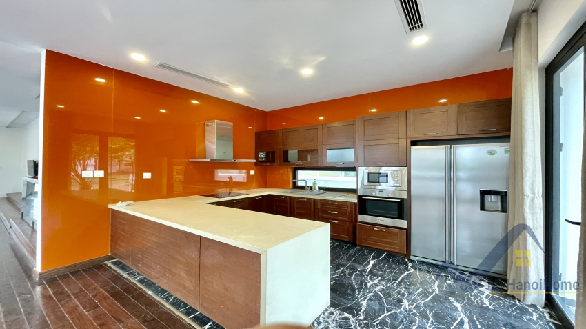 Cho thuê nhà Vinhomes Riverside có thang máy 4PN 4