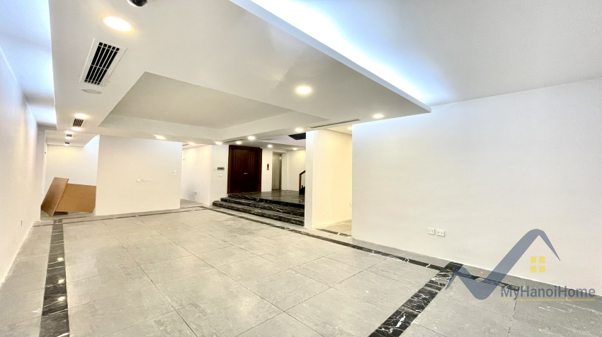 Cho thuê nhà Vinhomes Riverside có thang máy 4PN 7